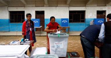 بالصور.. النيباليون يصوتون فى أول انتخابات محلية منذ 20 عاما