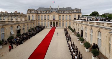 بالصور.. "الإليزيه" يتزين لاستقبال أصغر رؤساء فرنسا
