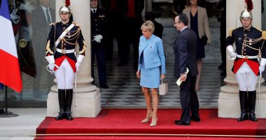 بالصور.. سيدة فرنسا الأولى تصل "الإليزيه" لحضور حفل تنصيب زوجها رئيسا للبلاد