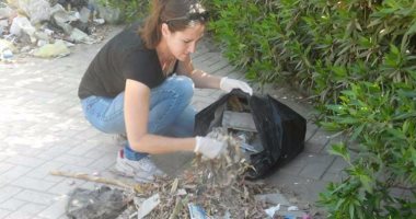 بالصور.. أجانب يستكملون حملات تنظيف نهر النيل بقرية البعيرات غربى الأقصر