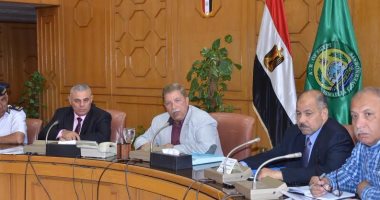 محافظ الإسماعيلية يلغى قرار تخصيص أرض بنجر السكر ويوافق على 117 مشروعا جديدا