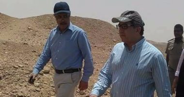 بالصور.. وزير الآثار يزور منطقة جبل السلسلة الأثرية فى أسوان  
