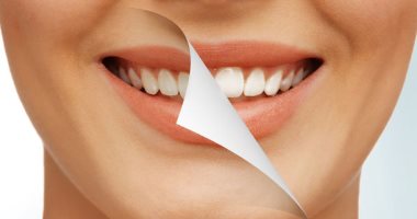 3 وصفات طبيعية لتبييض الأسنان بدل المعجون