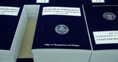 بالصور.. الحكومة الأمريكية تطبع كتابا لميزانية ترامب 2018