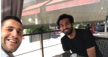 محمد صلاح ينشر صورة مع صديقه بروما