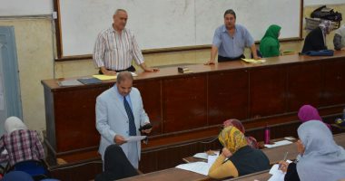 نائب رئيس جامعة الإسكندرية يؤكد على انتظام الامتحانات بالكليات 