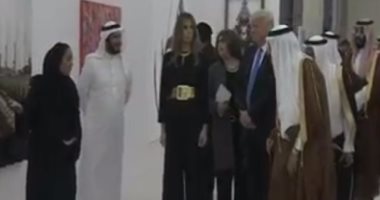 بالفيديو.. الملك سلمان يشرح لـ"ترامب" لوحة تجسد المسجد الحرام