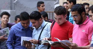 طلاب الدبلومات الفنية يبدأون امتحان اللغة العربية على مستوى الجمهورية 