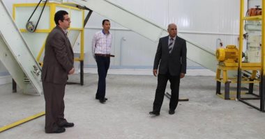 رئيس جامعة كفر الشيخ يتفقد مصنع إنتاج الأعلاف بكلية الثروة السمكية 