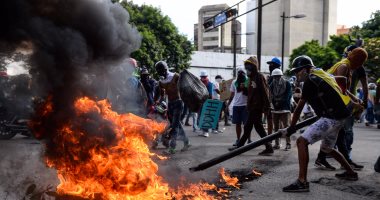 تصاعد حدة الاشتباكات فى فنزويلا خلال أكبر احتجاج ضد الرئيس مادورو
