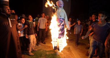 بالصور.. فلسطينيون يحرقون علمى أمريكا وإسرائيل وملصقات لترامب ونتنياهو 