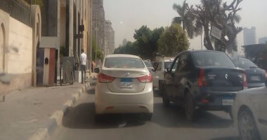 كثافات مرورية بمحور صلاح سالم بسبب تصادم سيارتين