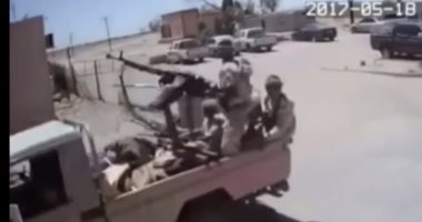 بالفيديو..كاميرات توثق مجزرة براك الشاطئ بليبيا وعملية إعدام مدنيين وعسكريين