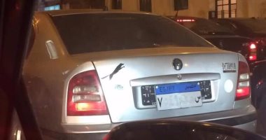 قارئ يرصد سير سيارة مطموسة الأرقام بجوار كوبرى الإبراهيمية فى الإسكندرية
