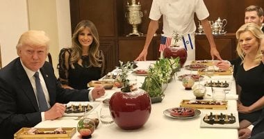 شاهد.. كيف احتفلت تل أبيب بـ"طبق خاص" لمأدبة ترامب ونتنياهو