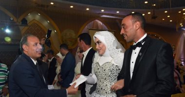 بالصور .. محافظ الاسكندرية يشارك فى حفل زفاف جماعي ل ٢٥ عروس من الأيتام