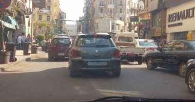 قارئ يرصد سيارة بدون لوحات معدنية بشارع طلعت حرب