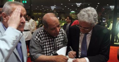 بالصور.. إعلاميون وسياسيون فى حفل توقيع "أحاديث برقاش" لـ عبد الله السناوى