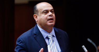 محافظ مطروح يشيد بقرار الرئيس السيسى بالبدء فى مشروع تنمية غرب مصر