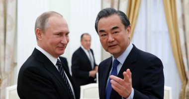 بالصور.. بوتين يلتقى وزير خارجة الصين..ويؤكد: علاقتنا ببكين قوية