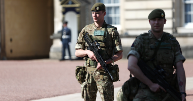 بريطانيا تؤكد سحب قواتها من أفغانستان.. ووزير الدفاع: أى هجوم سيقابل برد 