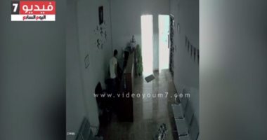 بالفيديو..كاميرات المراقبة ترصد لصا أثناء سرقته معمل تحاليل بالطالبية