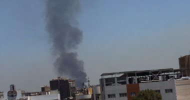بالفيديو والصور.. اندلاع حريق بسوق الملابس فى إمبابة.. والحماية المدنية تحاول السيطرة