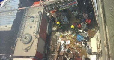 بالفيديو والصور.. 12 سيارة إطفاء تحاول السيطرة على حريق سوق ملابس فى إمبابة