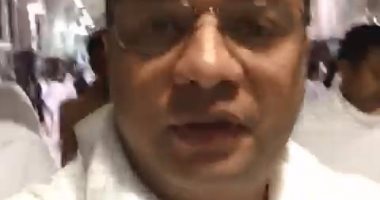 بالفيديو.. مواطن يشارك بعمرة لشهداء حادث المنيا فى أول يوم رمضان