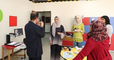 بالصور.. "كلمات لتمكين الأطفال" توزع 150 كتاباً على مدرسة للمكفوفين فى عمان