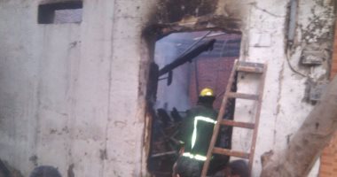 السيطرة على حريق فى 6 منازل و6 حظائر ماشية بمدينة أرمنت
