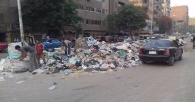أكوام القمامة تحاصر شارع المدارس بالفيوم