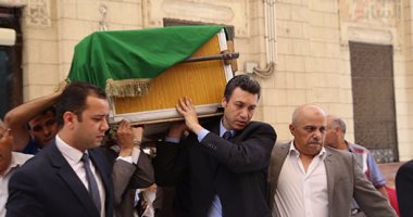 بالفيديو والصور..وصول جثمان الإعلامية صفاء حجازى لمسجد السيدة نفيسة لأداء صلاة الجنازة