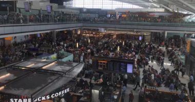 تليجراف: اضطراب غير مسبوق فى مطارى هيثرو وجاتويك بعد تعليق الرحلات