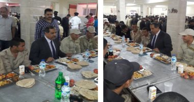 بالصور.. مساعدو وزير الداخلية يشاركون المجندين الإفطار بمعسكرات قوات الأمن