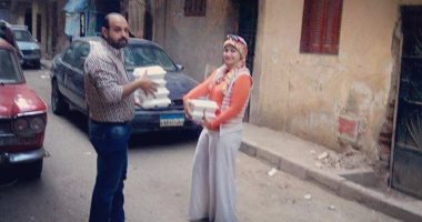 مسلمون ومسيحيون يوزعون وجبات إفطار للصائمين على أرواح شهداء أتوبيس المنيا 