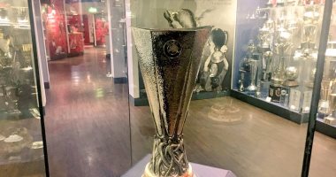 أخبار مانشستر يونايتد اليوم.. كأس يوروباليج تصل متحف الشياطين الحمر