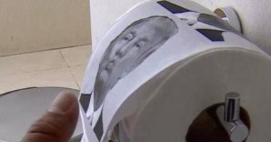 المكسيكيون يسخرون من ترامب بكتابة اسمه ورسم صورته على "ورق تواليت" 