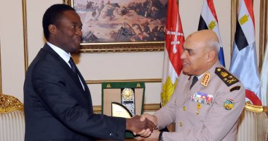 وزير الدفاع الكاميرونى يغادر القاهرة عقب لقاء الفريق أول صدقى صبحى