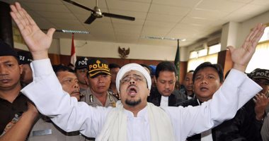 القبض على رجل دين إندونيسي بزعم انتهاك إجراءات العزل العام للحد من انتشار كورونا