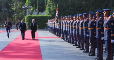 السيسي يستعرض حرس الشرف فى استقبال رئيس أوروجواى