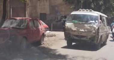 قارئ يرصد سيارات أجرة متهالكة بشارع العشرين فى فيصل