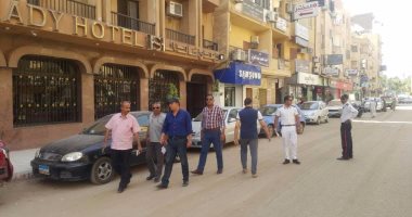 محافظ الأقصر يتفقد أعمال رصف الطرق بشوارع المدينة المنورة والتليفزيون