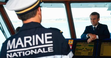بالصور.. الرئيس الفرنسى ماكرون يزور وحدة كوماندوز للبحرية الفرنسية