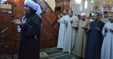 بالفيديو والصور.. "روحانيات رمضان" فى صلاة التراويح بجميع مساجد الأقصر