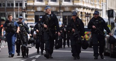 الشرطة البريطانية تتهم 3 أشخاص بينهم جنديان بالإرهاب