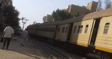 بالصور.. خروج قطار القاهرة شبين الكوم عن القضبان بمحطة أشمون بالمنوفية