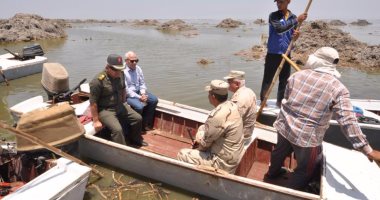 بالصور.. كامل الوزير ومحافظ بورسعيد يتابعان أعمال تطهير بحيرة المنزلة