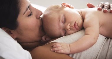 تعرف على الآثار السلبية لنوم الرضع فى غرفة مشتركة مع الوالدين