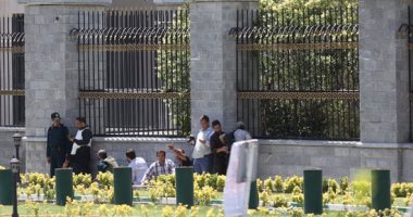 مكتب رعاية المصالح الإيرانية بالقاهرة يفتح دفتر عزاء لضحايا هجمات طهران